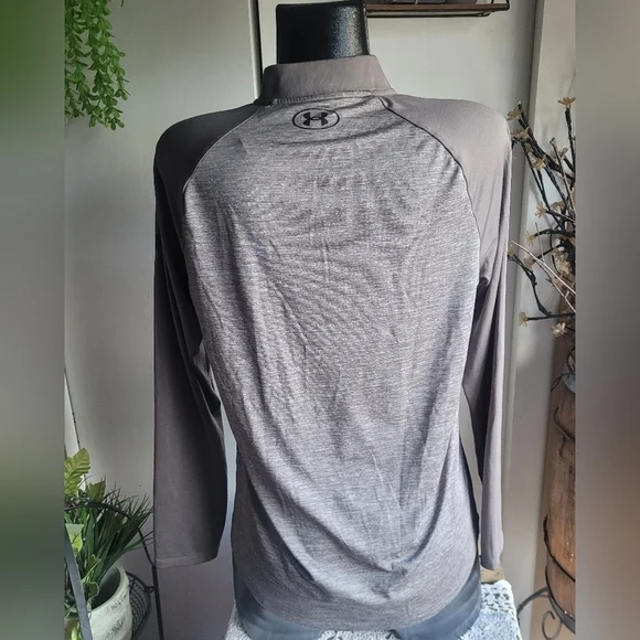 Under Armour Taupe Colored Long Sleeve Activewear Top M - Picture 4 of 6